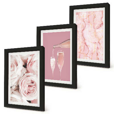 Tríptico enmarcado Rosas color champán y un fondo de mármol en tonos pastel.