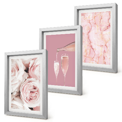 Tríptico enmarcado Rosas color champán y un fondo de mármol en tonos pastel.