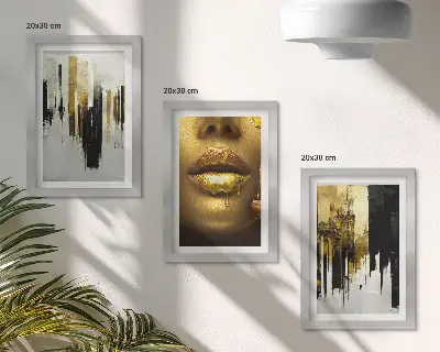 Tríptico de pintura abstracta y retrato de una mujer enmarcado