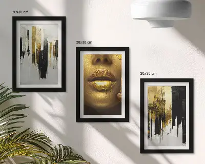 Tríptico de pintura abstracta y retrato de una mujer enmarcado