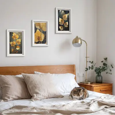 Juego de 3 cuadros decorativos con diseño de hojas en tonos amarillos sobre fondo oscuro