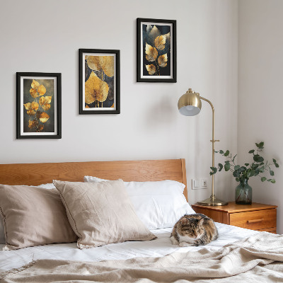 Juego de 3 cuadros decorativos Hojas en tonos amarillos sobre un fondo oscuro