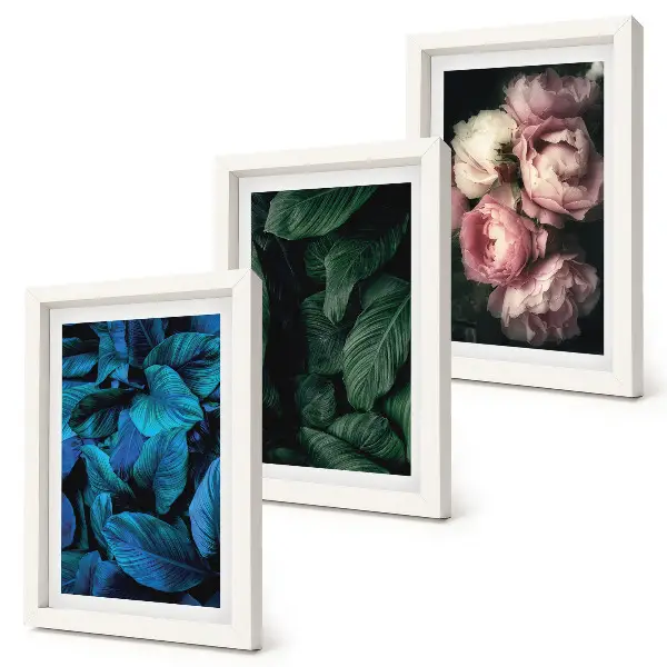 Tríptico enmarcado con diseño de hojas y flores de diversos colores