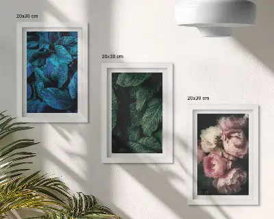 Tríptico enmarcado con diseño de hojas y flores de diversos colores