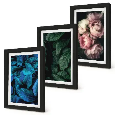 Tríptico enmarcado con diseño de hojas y flores de diversos colores