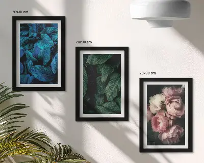 Tríptico enmarcado con diseño de hojas y flores de diversos colores