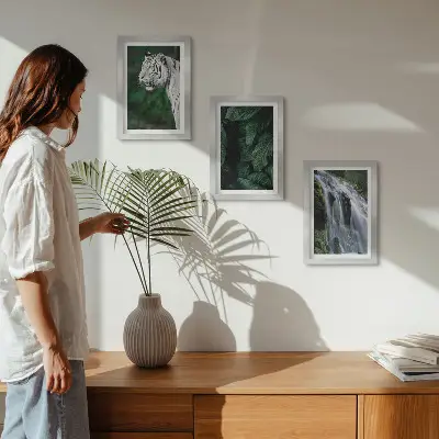 Juego de 3 cuadros decorativos con diseño de hojas de tigre blanco y cascada en un entorno natural