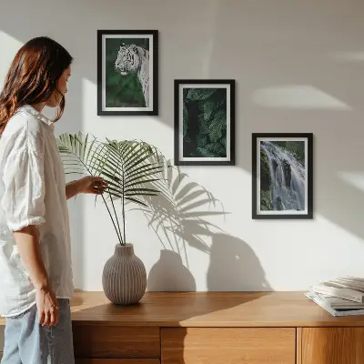 Juego de 3 cuadros decorativos con diseño de hojas de tigre blanco y cascada en un entorno natural