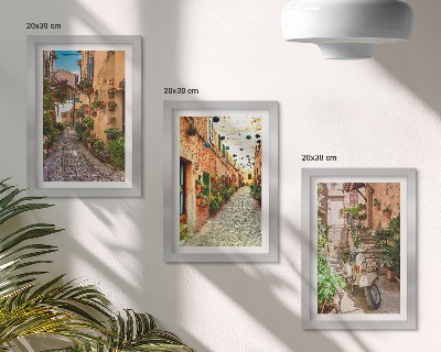 Juego de 3 cuadros decorativos Calles encantadoras con flores en un ambiente italiano.