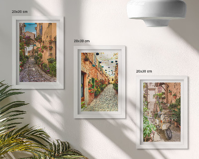 Juego de 3 cuadros decorativos Calles encantadoras con flores en un ambiente italiano.