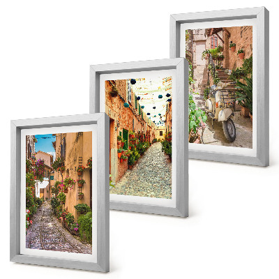 Juego de 3 cuadros decorativos Calles encantadoras con flores en un ambiente italiano.