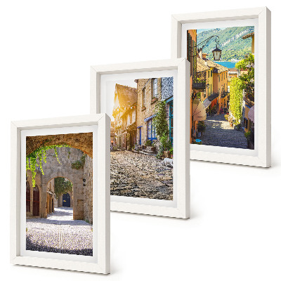 Juego de 3 cuadros decorativos Calles encantadoras con edificios y portones de piedra.