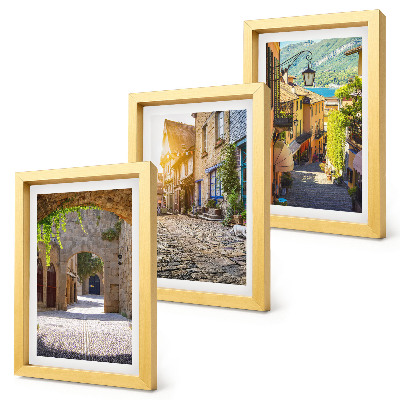 Juego de 3 cuadros decorativos Calles encantadoras con edificios y portones de piedra.