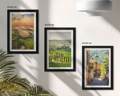 Tríptico enmarcado paisajes italianos con río, colinas y una calle de la ciudad