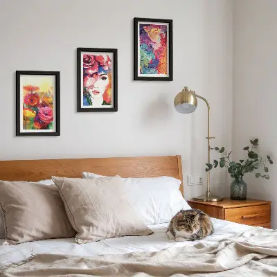 Tríptico enmarcado flores de colores intensos con retrato de mujer en estilo abstracto
