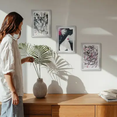 Tríptico de pintura abstracta de mujer con sombrero enmarcado