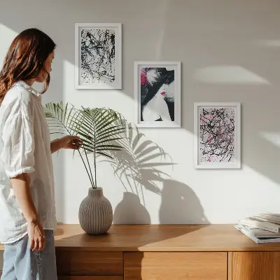 Tríptico de pintura abstracta de mujer con sombrero enmarcado
