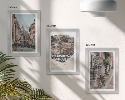 Tríptico enmarcado Encantadoras calles de la ciudad con vistas al puerto y a los edificios.