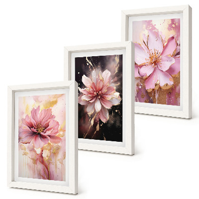 Tríptico enmarcado Composiciones florales en tonos rosas y blancos.