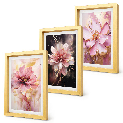 Tríptico enmarcado Composiciones florales en tonos rosas y blancos.