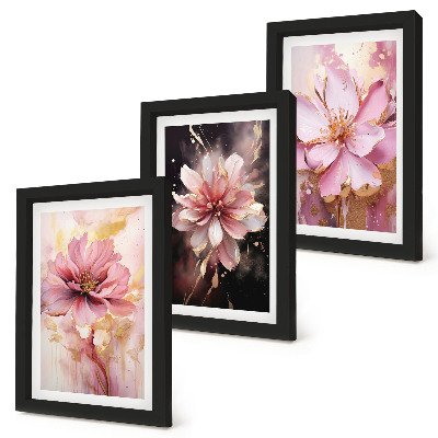 Tríptico enmarcado Composiciones florales en tonos rosas y blancos.