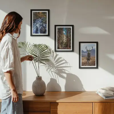 Juego de 3 cuadros decorativos de cascada en el bosque con montañas y ciervos