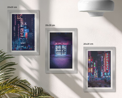 Tríptico enmarcado Ciudad nocturna con luces de neón y una entrada de cine.