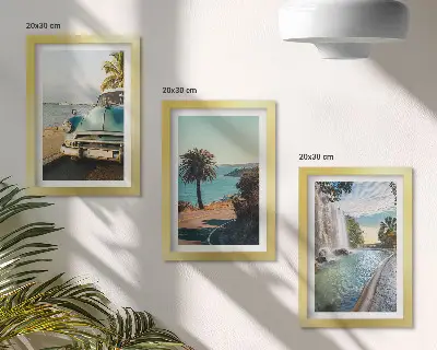 Tríptico de paisajes vacacionales con palmeras y una cascada enmarcado