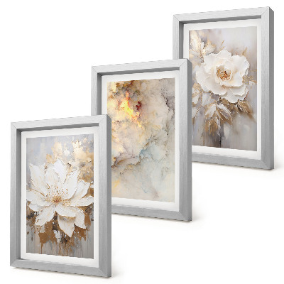 Juego de 3 cuadros decorativos Flores sobre un fondo claro con patrones abstractos.