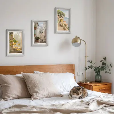 Juego de 3 cuadros decorativos con vista de cítricos desde la ventana y arquitectura costera