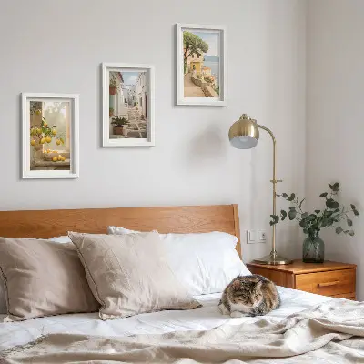 Juego de 3 cuadros decorativos con vista de cítricos desde la ventana y arquitectura costera