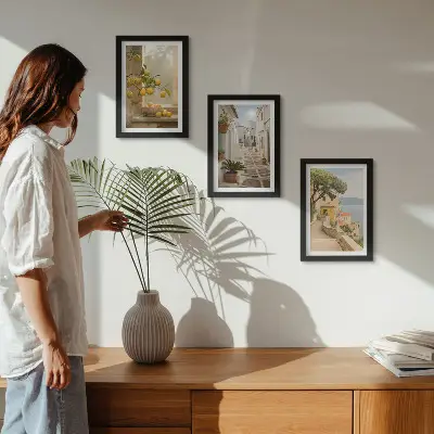Juego de 3 cuadros decorativos con vista de cítricos desde la ventana y arquitectura costera