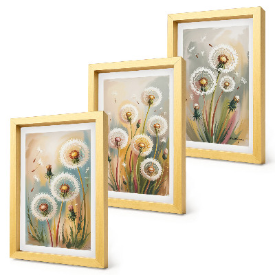 Juego de 3 cuadros decorativos Flores de diente de león sobre un fondo de hierbas en tonos pastel.