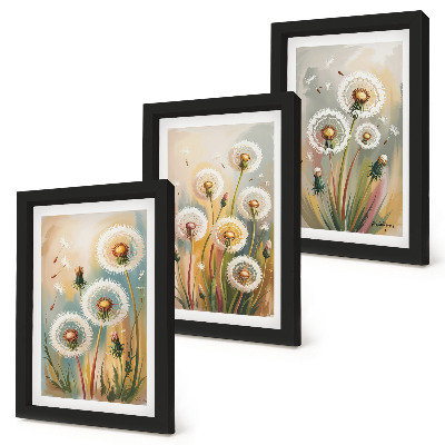 Juego de 3 cuadros decorativos Flores de diente de león sobre un fondo de hierbas en tonos pastel.