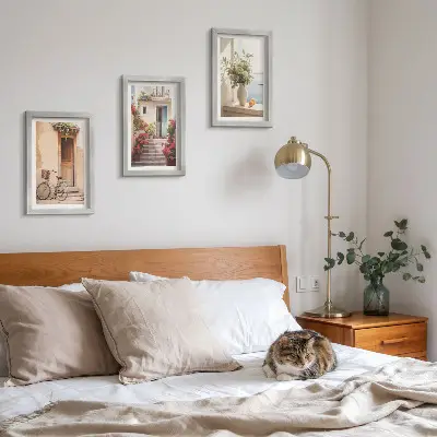 Juego de 3 cuadros decorativos con diseño de encantadoras calles costeras con flores y bicicletas