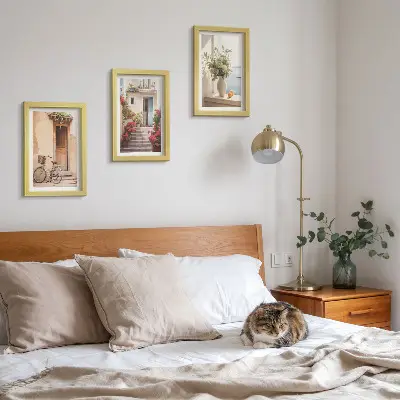 Juego de 3 cuadros decorativos con diseño de encantadoras calles costeras con flores y bicicletas