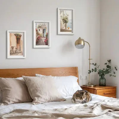 Juego de 3 cuadros decorativos con diseño de encantadoras calles costeras con flores y bicicletas