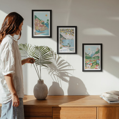 Tríptico enmarcado Vistas al mar con casas de colores pastel