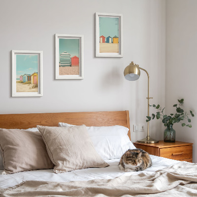 Juego de 3 cuadros decorativos Casas de playa coloridas bajo el sol de verano.