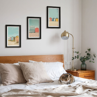 Juego de 3 cuadros decorativos Casas de playa coloridas bajo el sol de verano.