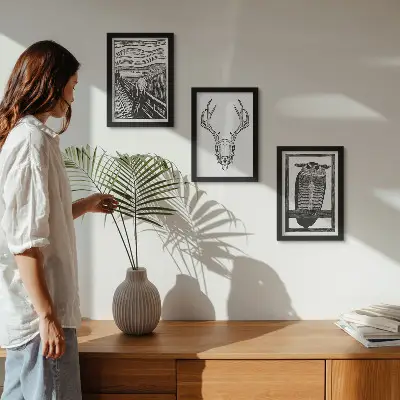 Juego de 3 cuadros decorativos con diseño inspirado en El Grito que integra una calavera y un búho en estilo gráfico