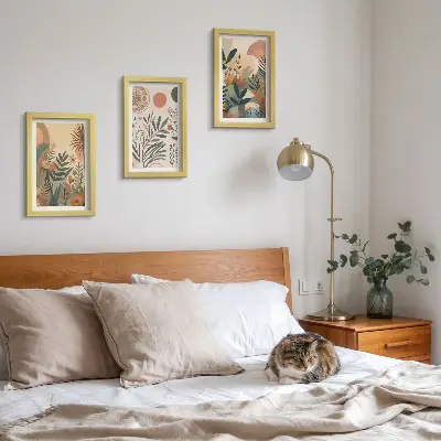 Juego de 3 cuadros decorativos con motivos vegetales en colores apagados y círculos
