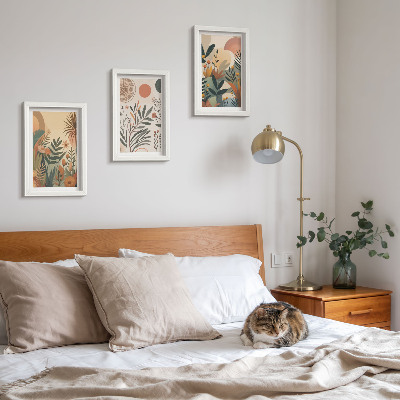Juego de 3 cuadros decorativos Motivos vegetales en colores apagados con círculos.