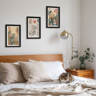 Juego de 3 cuadros decorativos Motivos vegetales en colores apagados con círculos.