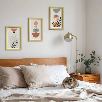 Tríptico enmarcado con motivos vegetales en formas y colores modernos