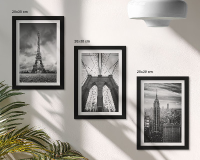 Juego de 3 cuadros decorativos Torres y puentes en tonos monocromáticos.