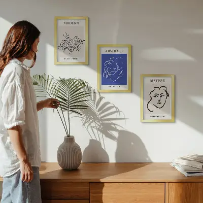 Tríptico enmarcado con diseños abstractos al estilo de Henri Matisse