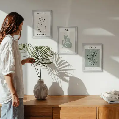 Tríptico de carteles de Henri Matisse en tonos beige y verde enmarcado