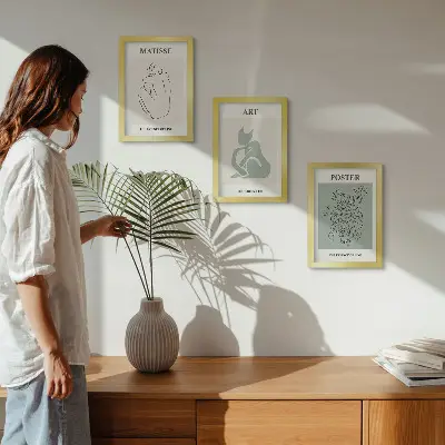 Tríptico de carteles de Henri Matisse en tonos beige y verde enmarcado