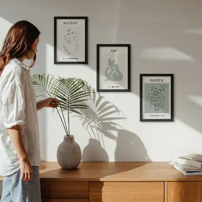 Tríptico de carteles de Henri Matisse en tonos beige y verde enmarcado